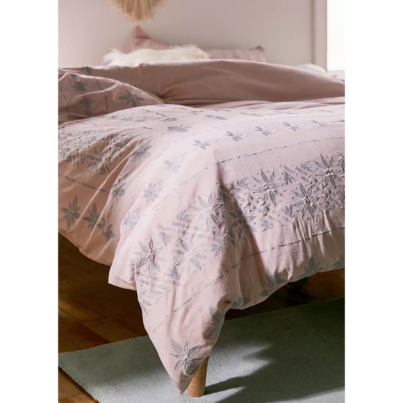 UO Embroidered Cross-Dyed Duvet Cover - Picture 4 of 9